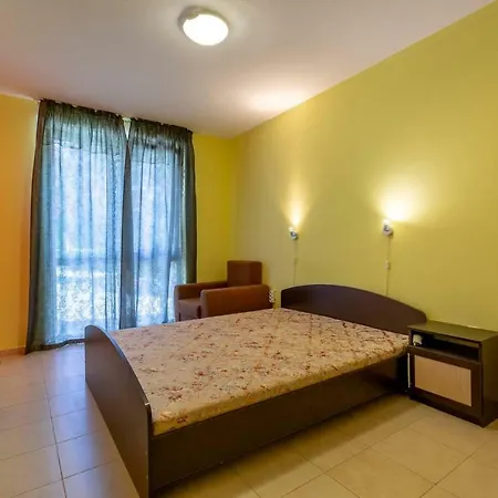 1st Floor 1bdr W Kitchen Poolview Ii Slăntjev Brjag