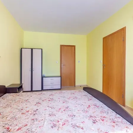 1st Floor 1bdr W Kitchen Poolview Ii * 阳光海滩